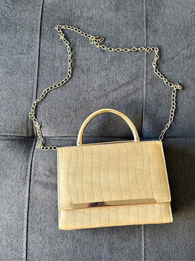 Crocodile-Embossed Shoulder Clutch in Yellow Like New